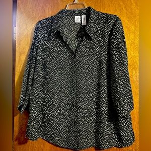 Emma James Black top with white accents 20W